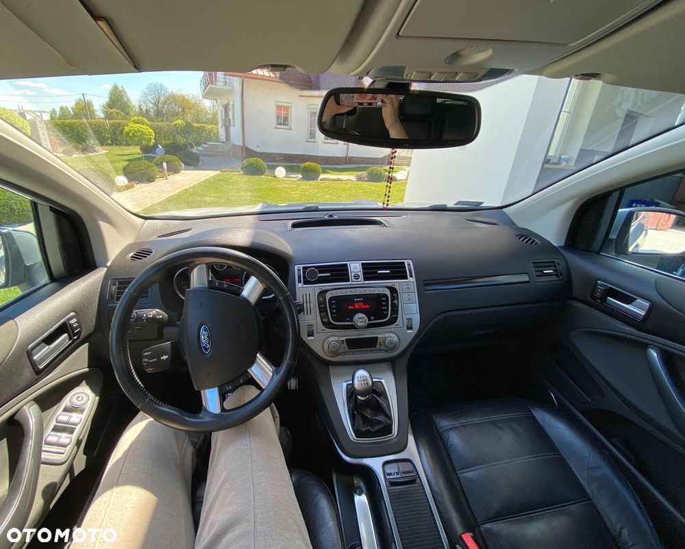 Ford Kuga 2.0 TDCi 2x4 Titanium - 11