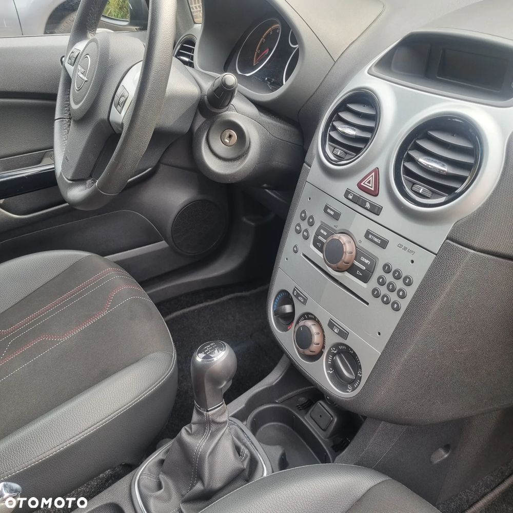 Opel Corsa 1.2 16V Cosmo - 17