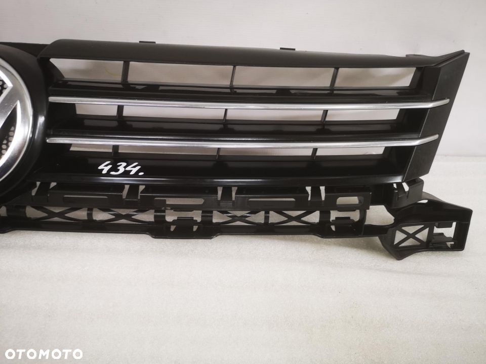 VW CADDY / TOURAN 10-14 ATRAPA PRZÓD / GRILL NR 2K5853651 1T0853651BQ 1T0853653L NR AUKCJI NG434 - 7