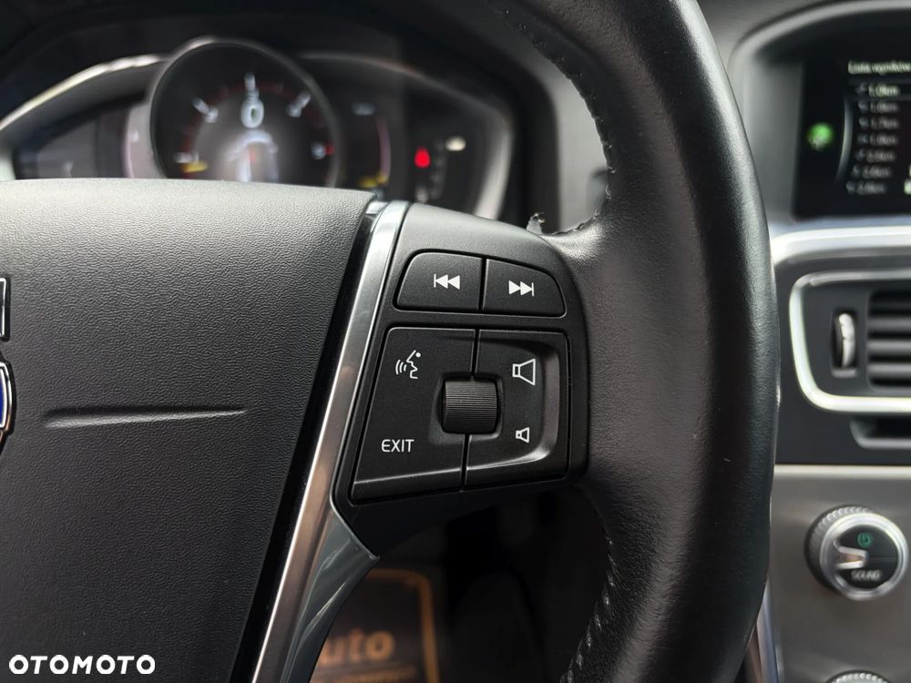 Volvo V60 D4 Geartronic Momentum - 24
