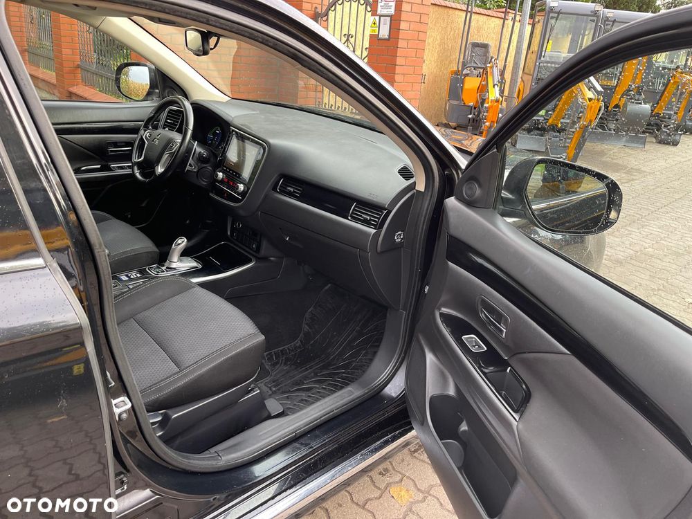 Mitsubishi Outlander 2.4 4WD Diamant+ - 27