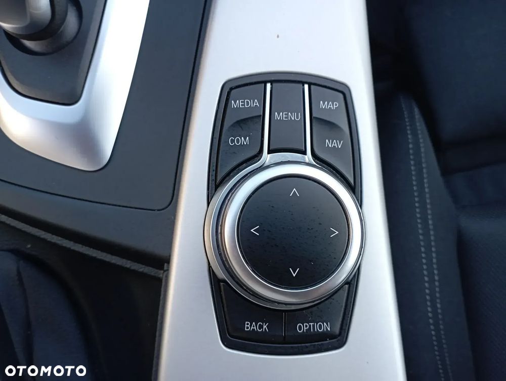 BMW Seria 3 318i - 16