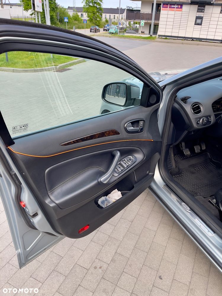 Ford Mondeo 2.0 Ghia - 9