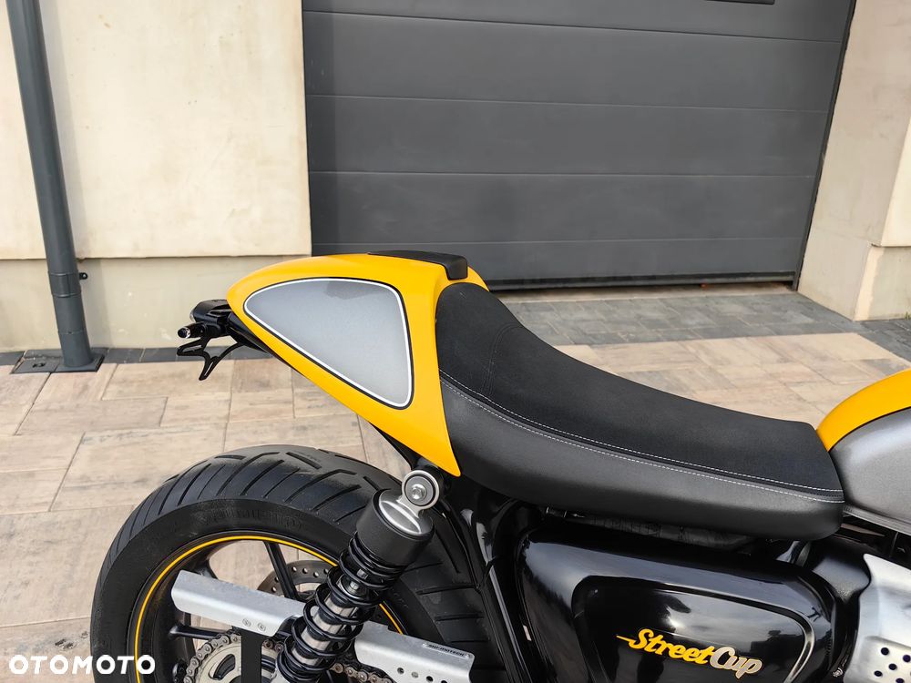 Triumph Bonneville - 8