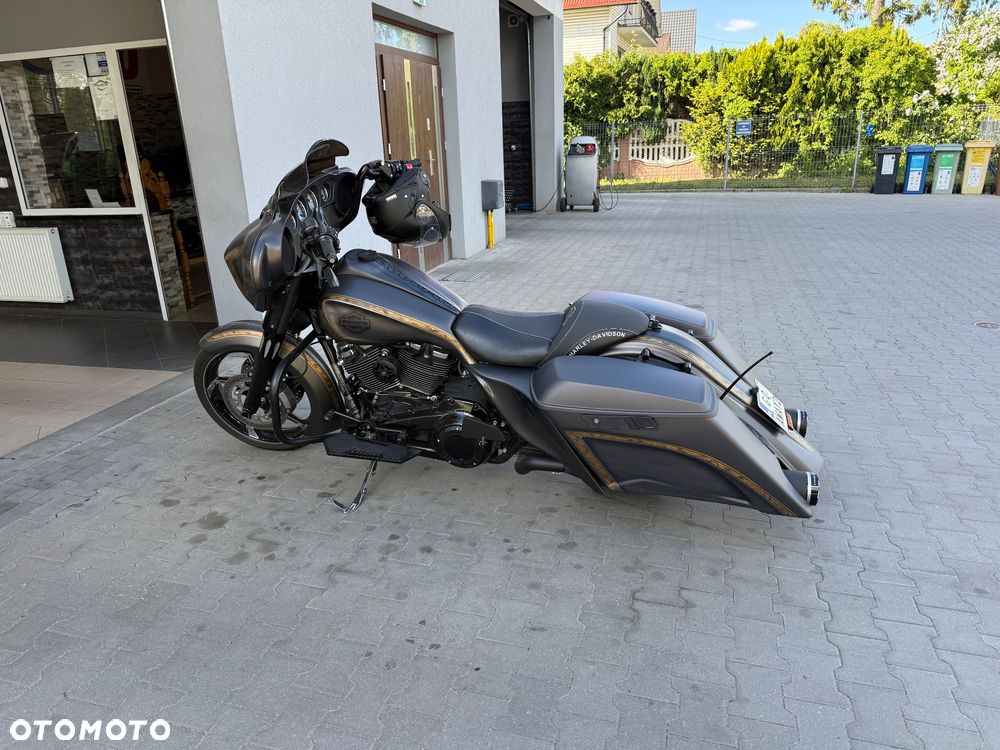 Harley-Davidson Touring Street Glide - 2