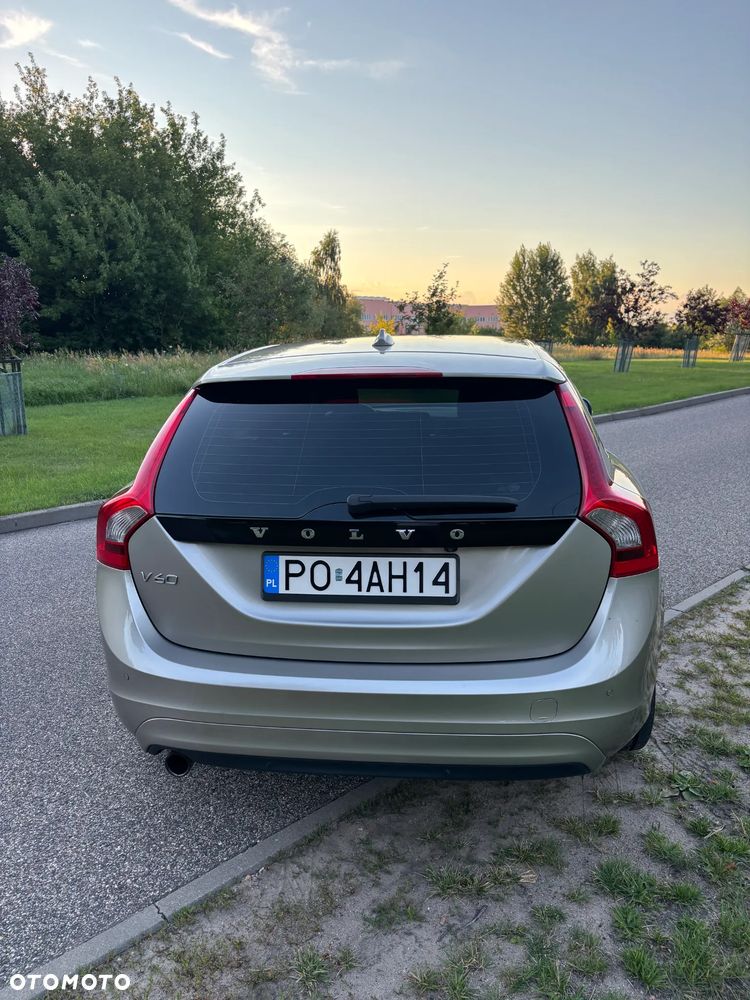 Volvo V60 D2 Momentum - 12