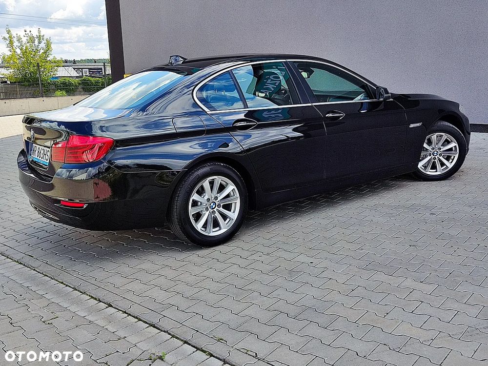 BMW Seria 5 528i xDrive - 15