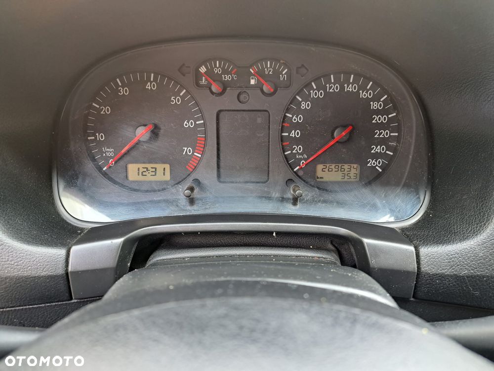 Volkswagen Bora Variant 2.0 Highline - 6