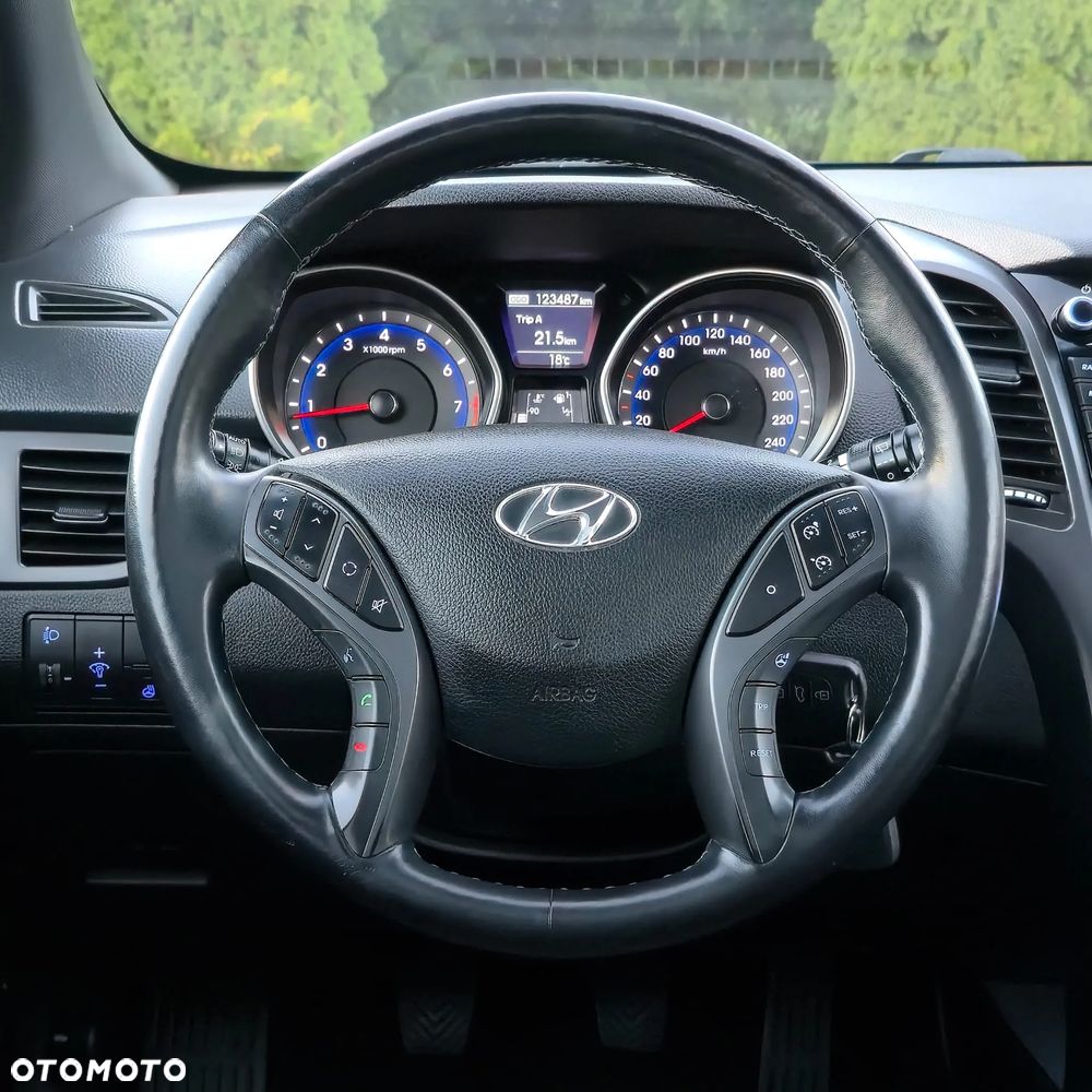 Hyundai i30 blue 1.6 GDI Passion - 31