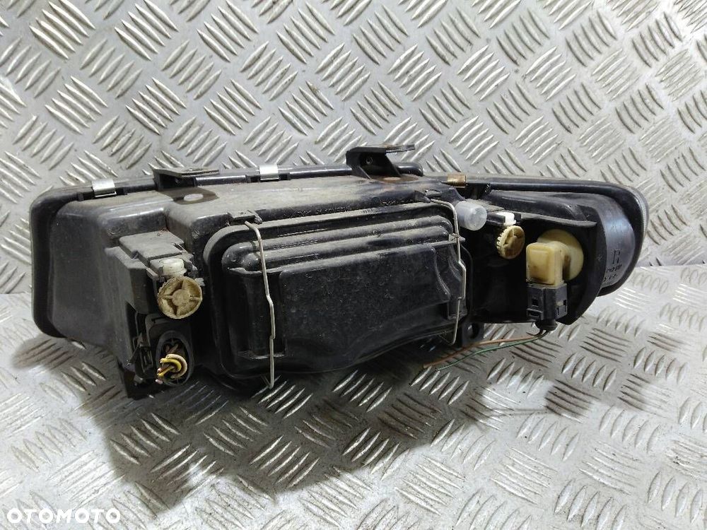 LAMPA PRAWA PRZEDNIA SEAT TOLEDO 2 - 2