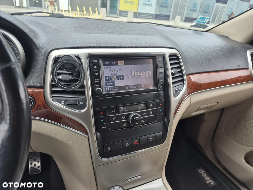 Jeep Grand Cherokee - 22