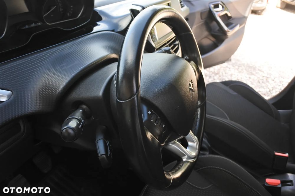 Peugeot 208 1.2 PureTech Allure S&S - 19