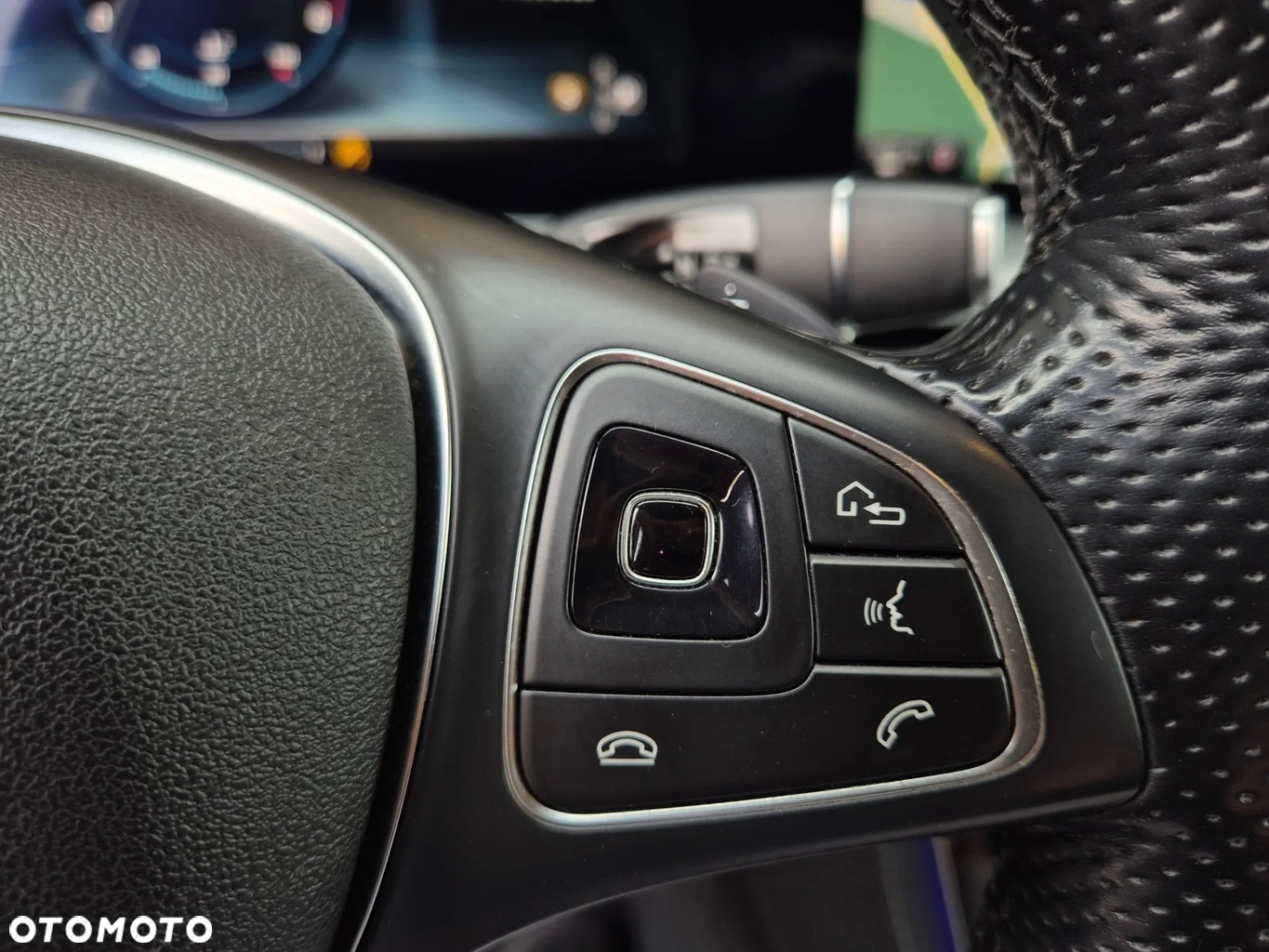 Mercedes-Benz Klasa E 220 d 9G-TRONIC - 23