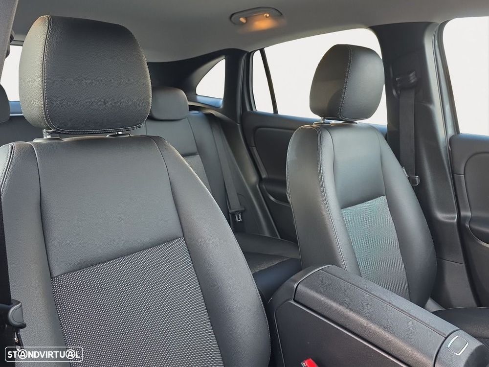 Mercedes-Benz GLA 180 d - 13