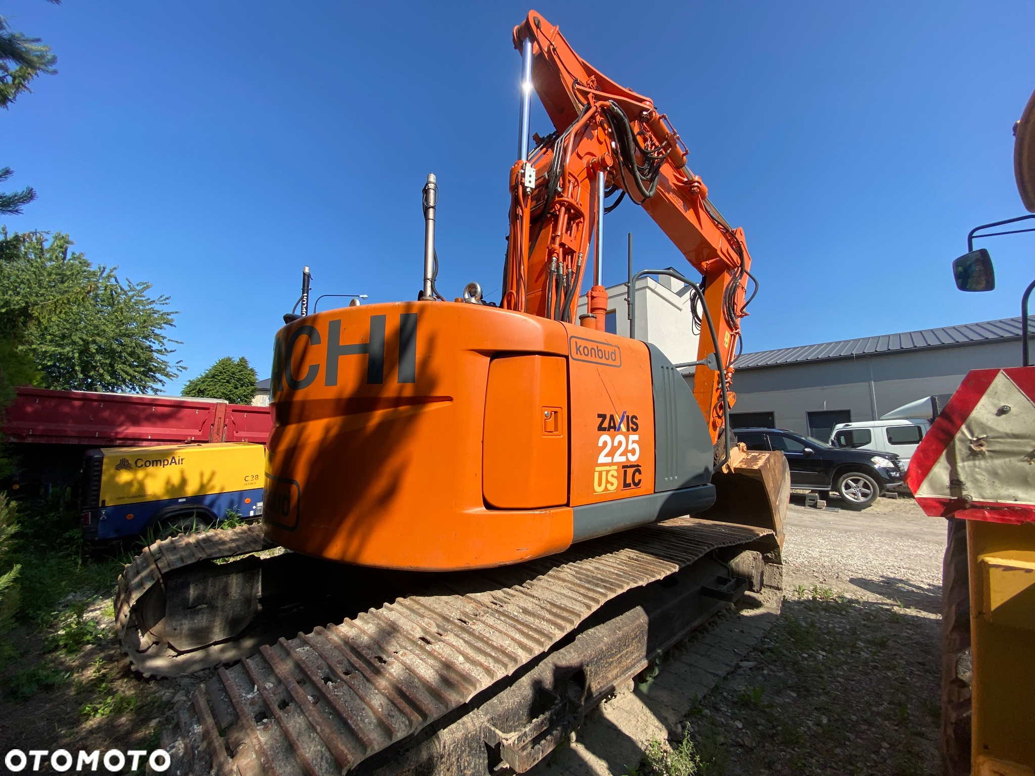 Hitachi ZX225USLC - 10