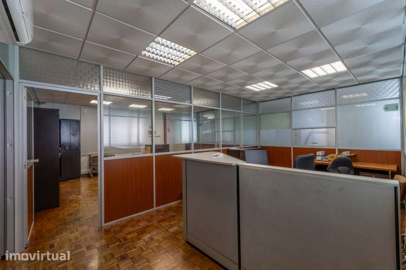 Escritório Ampliado c/ Terraço Privativo e Garagem | Torres Vedras - Grande imagem: 4/35