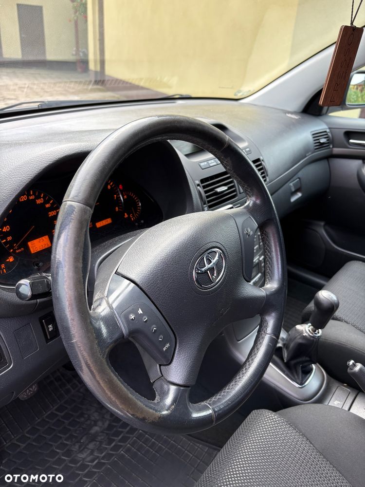 Toyota Avensis 2.0 VVT-i Executive - 7
