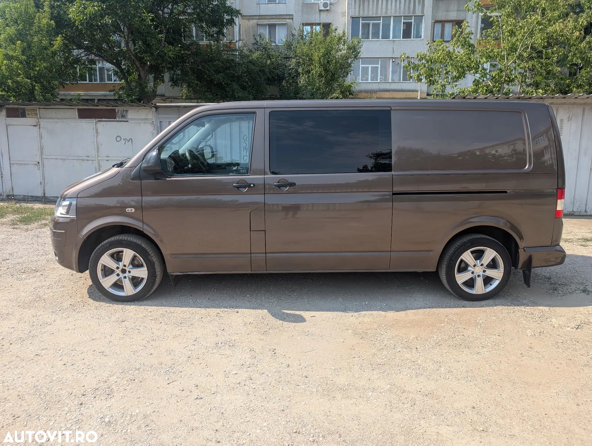 Volkswagen Transporter - 1