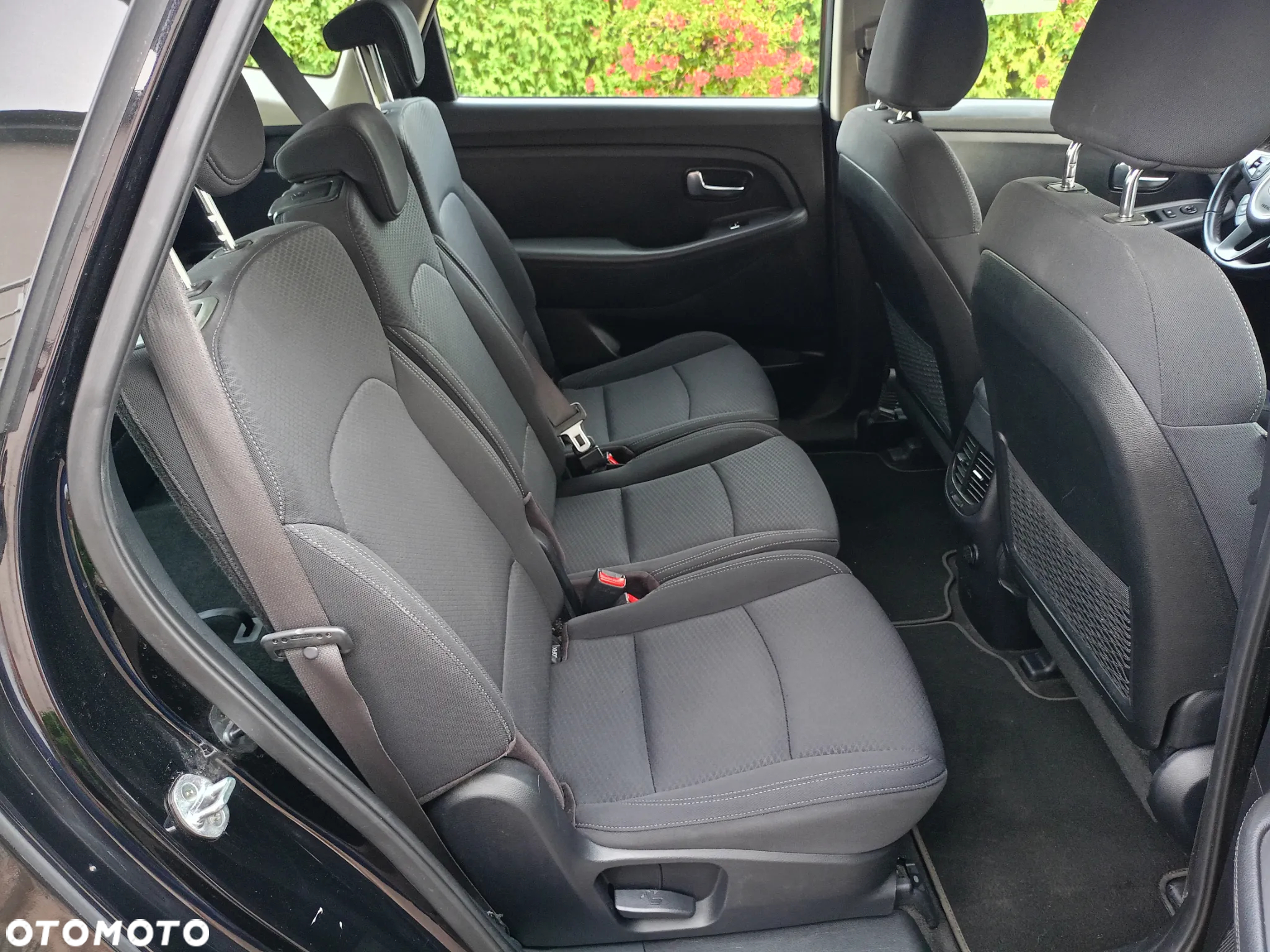 Kia Carens 1.7 CRDi XL 7os - 9