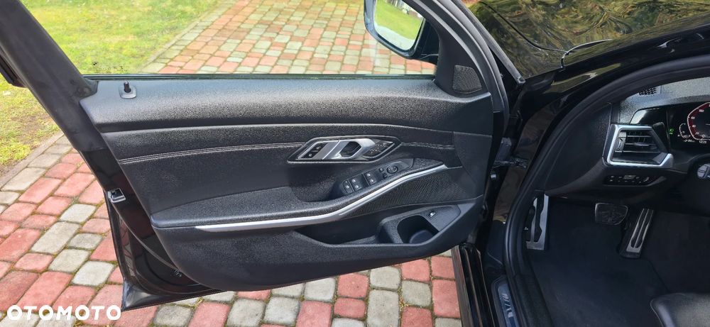 BMW Seria 3 330e M Sport - 16