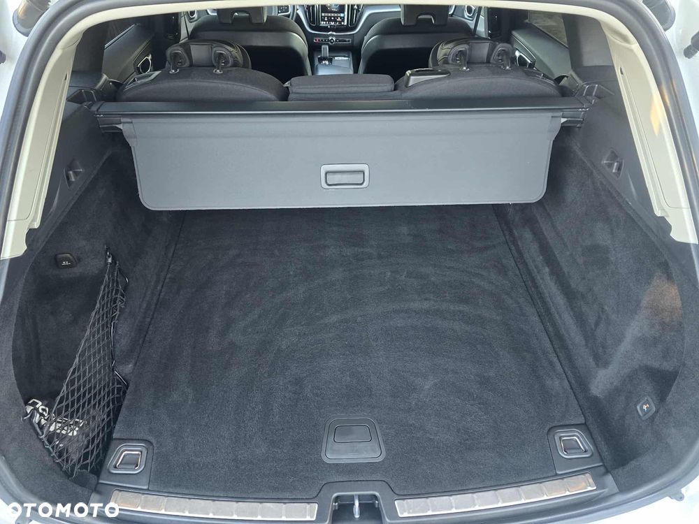 Volvo XC 60 D4 Momentum Pro - 22