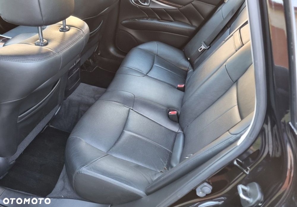 Infiniti Q70 - 21