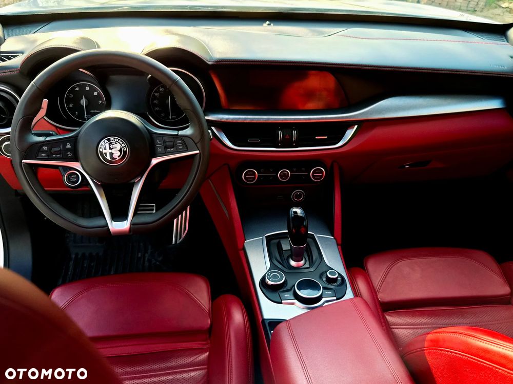 Alfa Romeo Stelvio 2.0 Turbo 16V AT8-Q4 Veloce Ti - 15