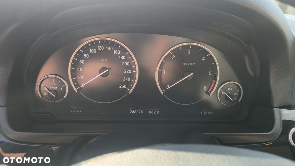 BMW Seria 5 520d Luxury Line - 28