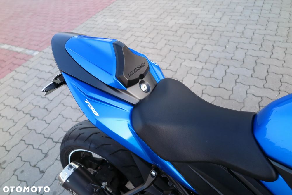 Suzuki GSX - 14