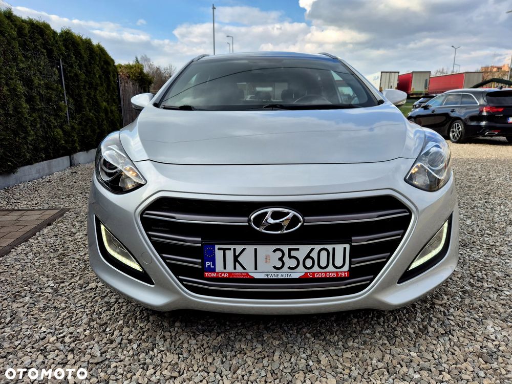 Hyundai i30 blue Kombi 1.6 GDi Passion - 17