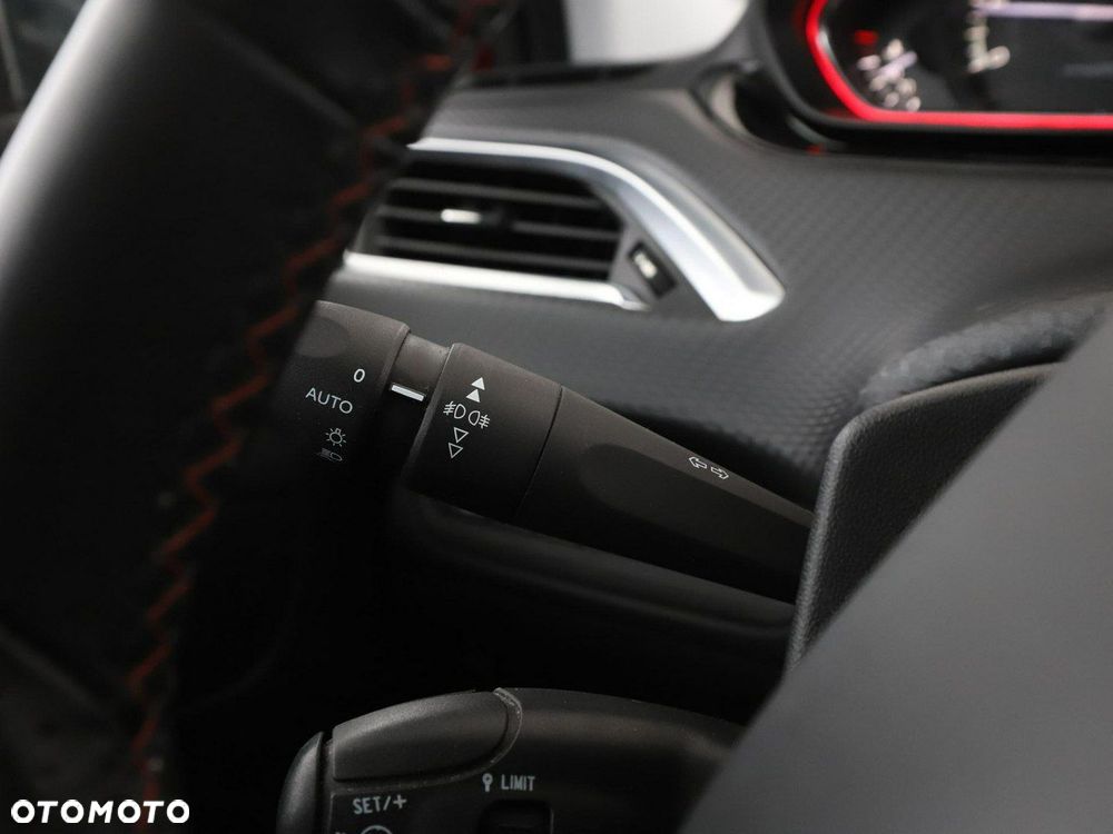 Peugeot 2008 PureTech 110 Stop&Start EAT6 GT-Line Edition - 33