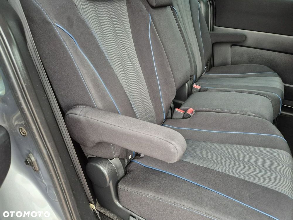 Mazda 5 - 30