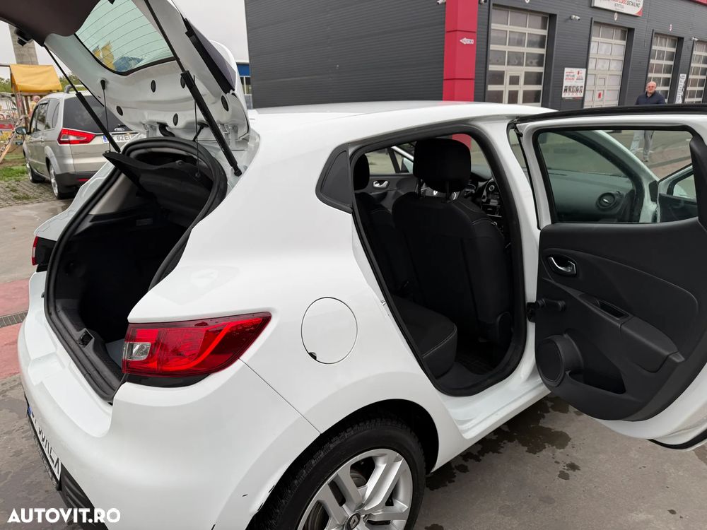 Renault Clio - 11