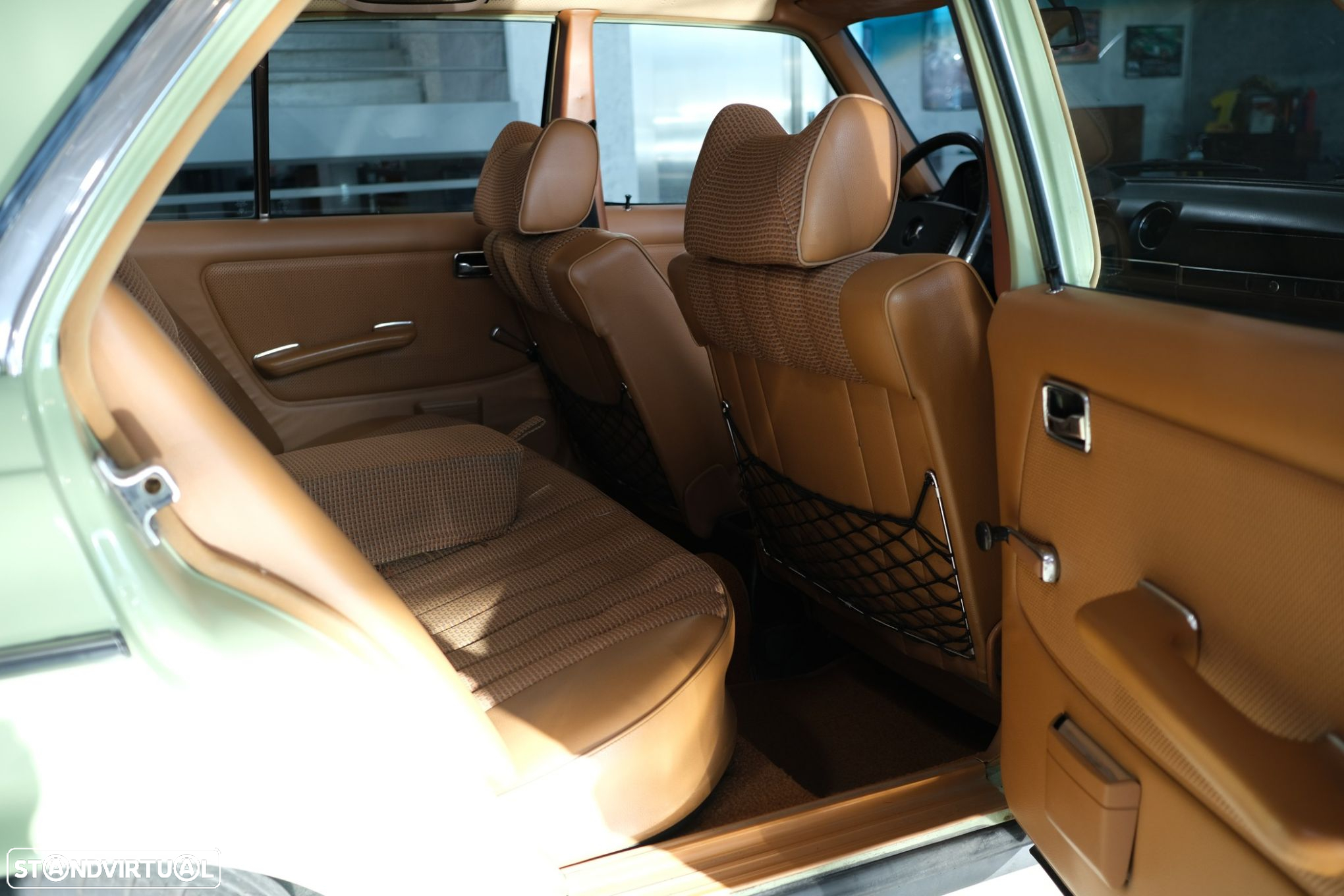 Mercedes-Benz 220 - 10