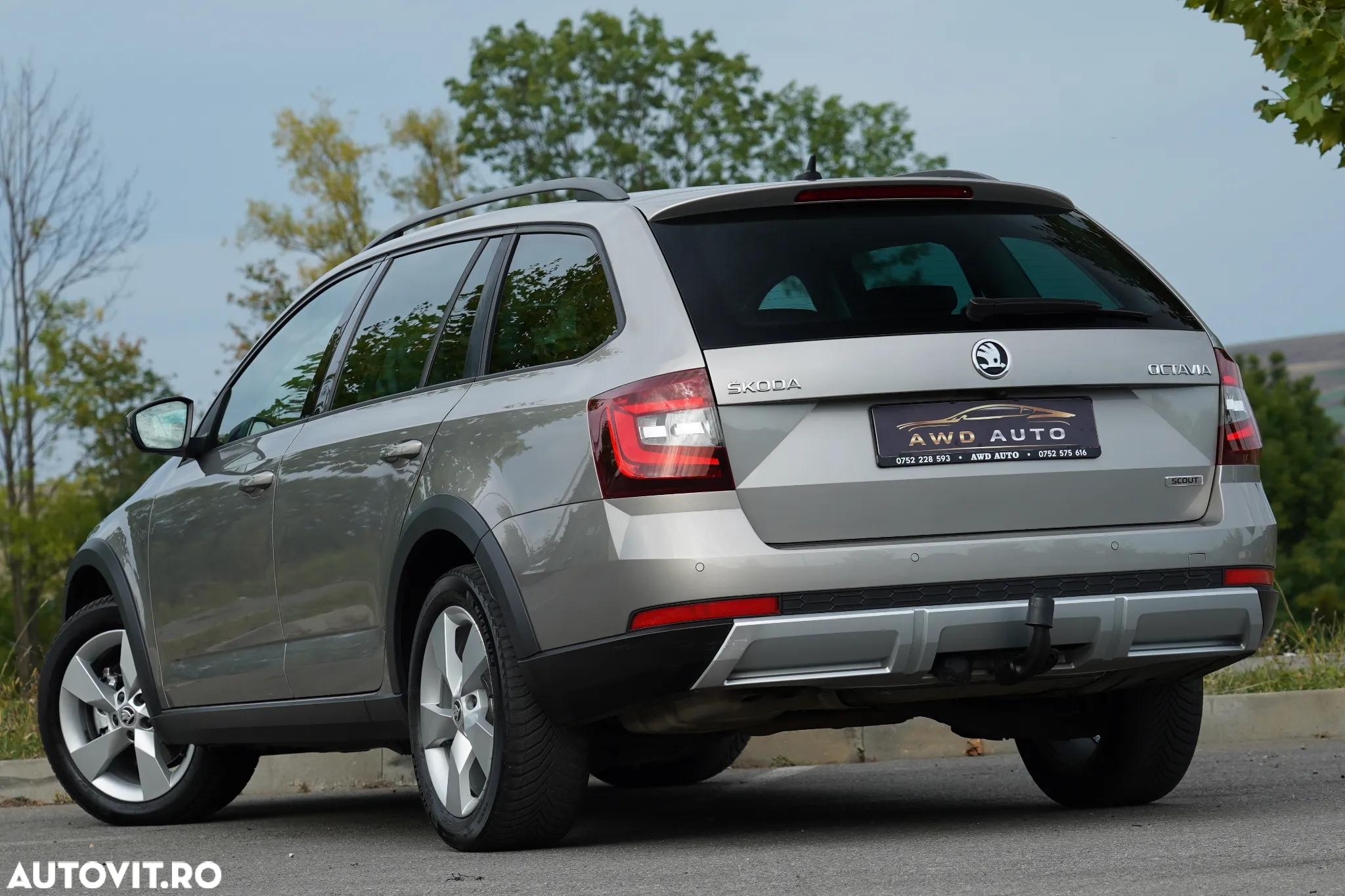 Skoda Octavia Combi 2.0 TDI 4x4 DSG Scout - 4