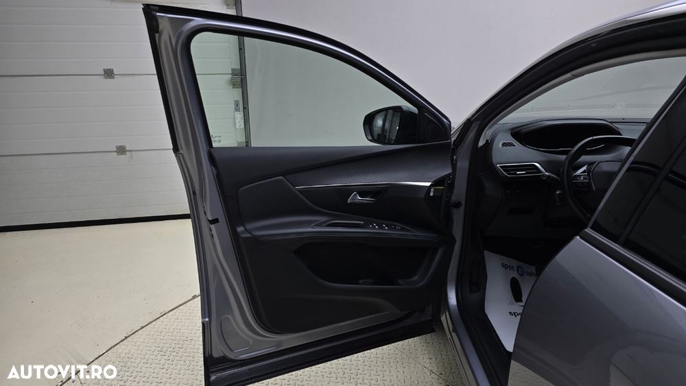 Peugeot 3008 1.2 PureTech S&S EAT8 Allure - 11