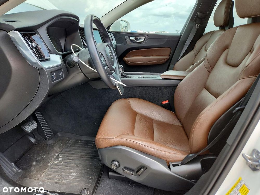 Volvo XC 60 T5 AWD Momentum - 8