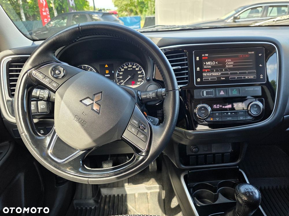 Mitsubishi Outlander - 11