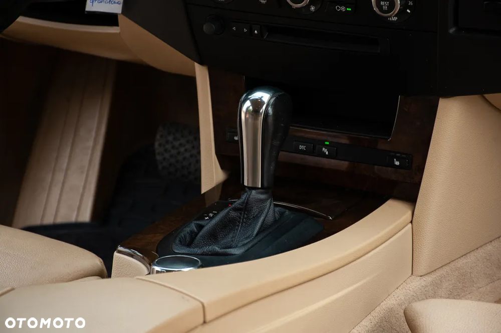 BMW Seria 5 530xi Touring - 35