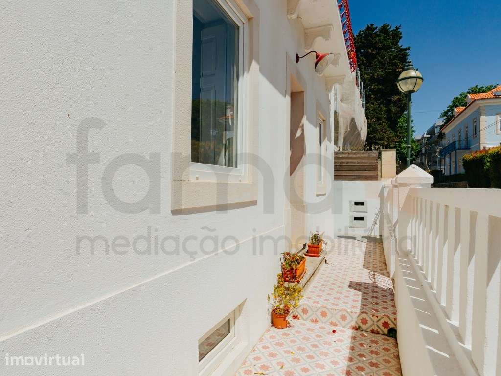 Moradia Bifamiliar T10 com Piscina e Elevada Rentabilidade - Parede... - Grande imagem: 2/60