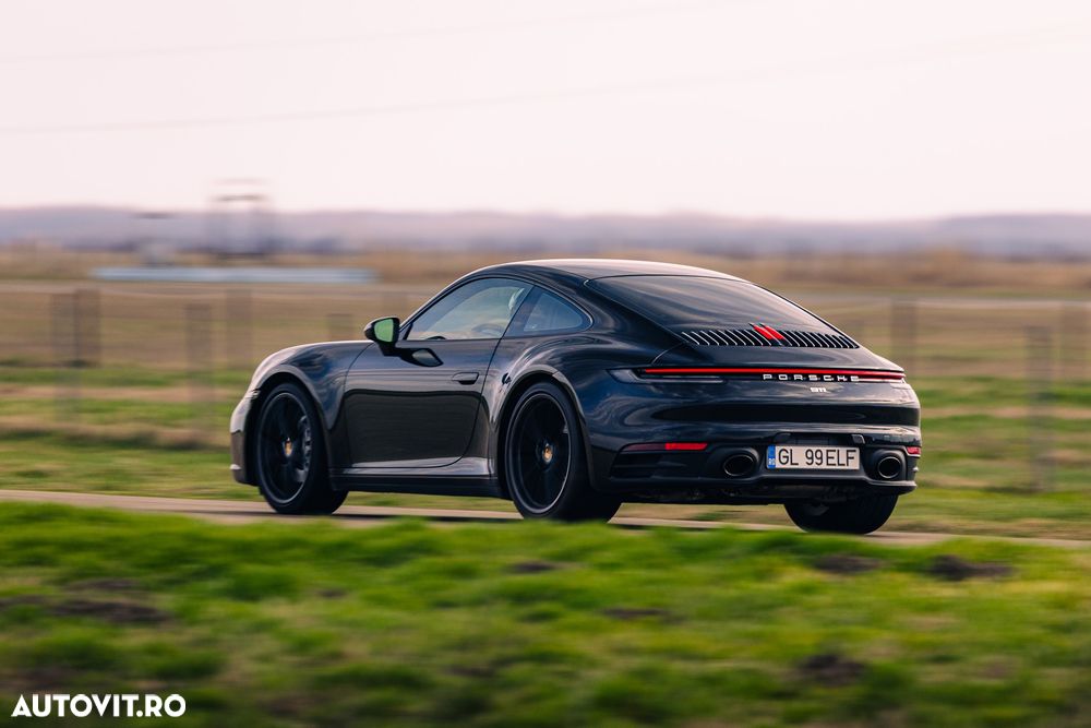 Porsche 911 Carrera 4 PDK - 2