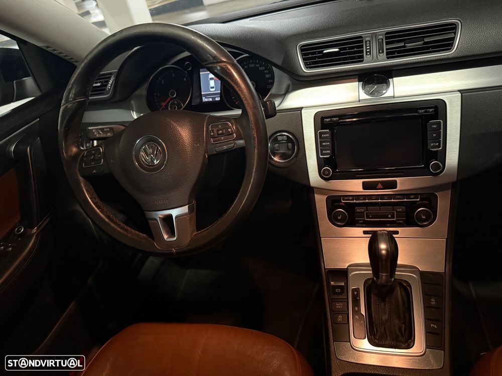 VW Passat 2.0 TDI Edition Confort. DSG - 15