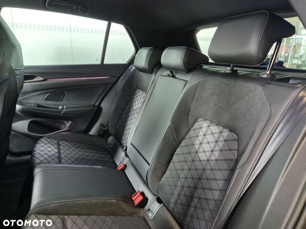 Volkswagen Golf - 10