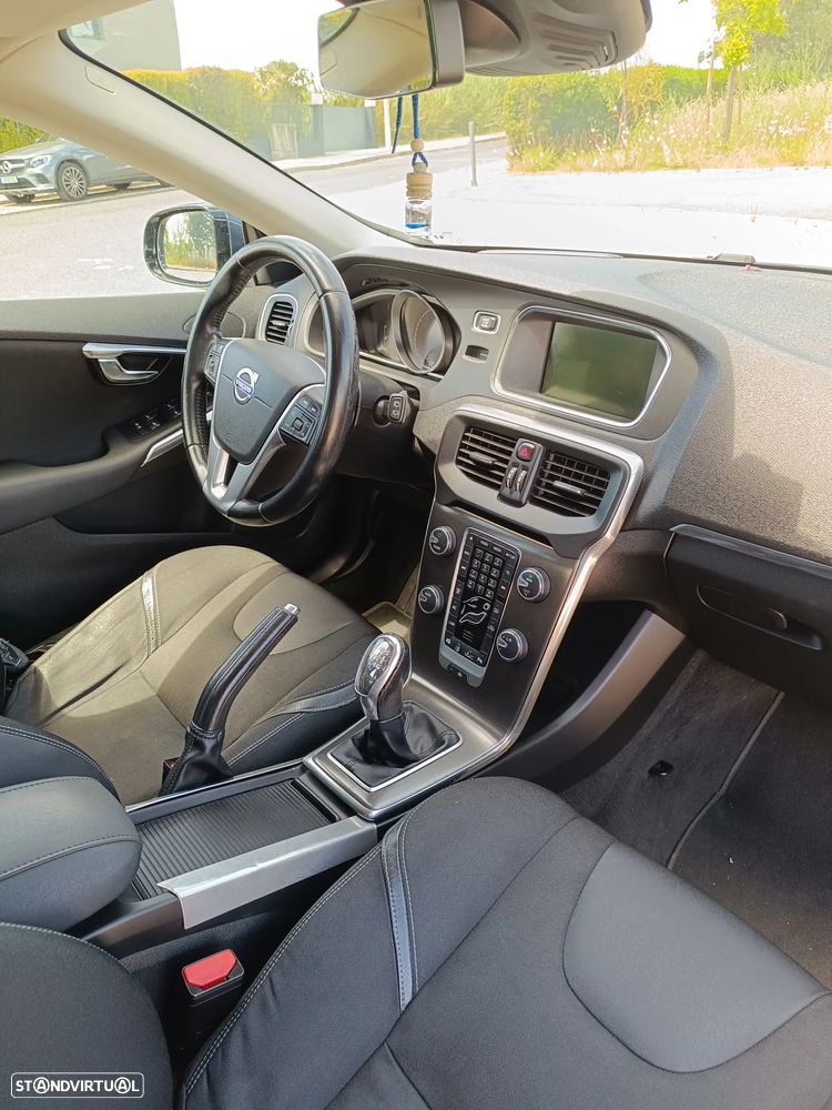 Volvo V40 D2 Momentum - 11