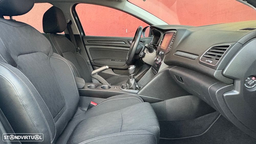 Renault Mégane Sport Tourer 1.3 TCe Limited J17 - 11