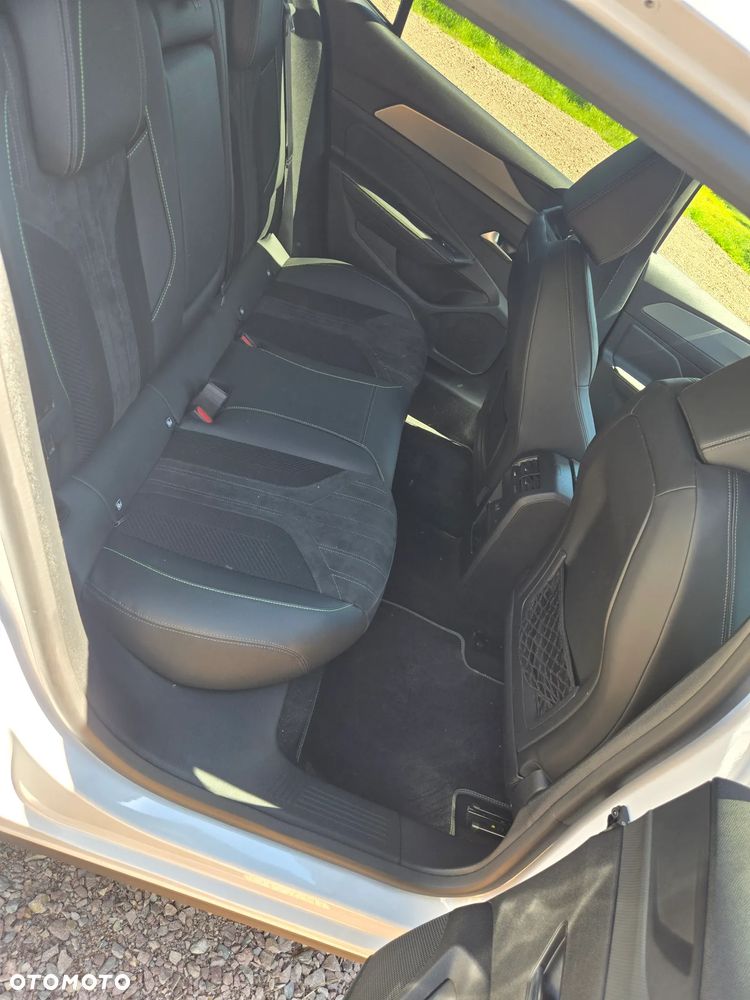 Peugeot 408 HYBRID 136 e-DSC6 GT - 22