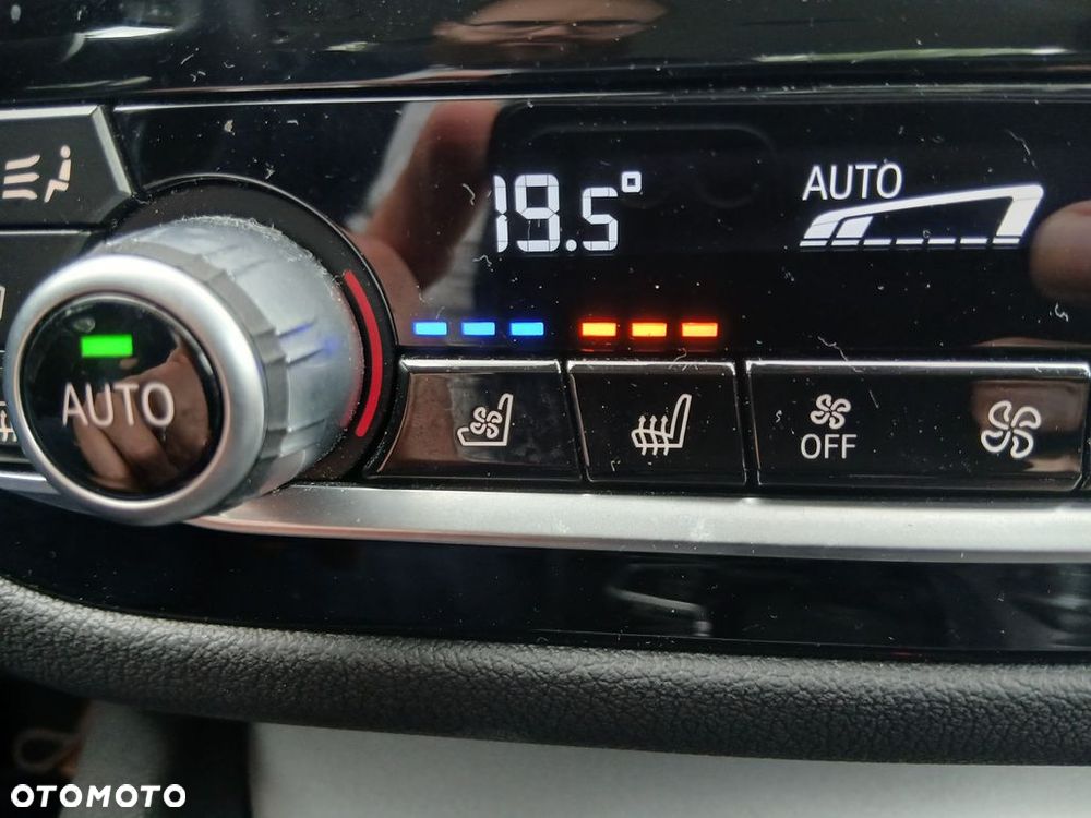 BMW Seria 5 540d xDrive mHEV - 31