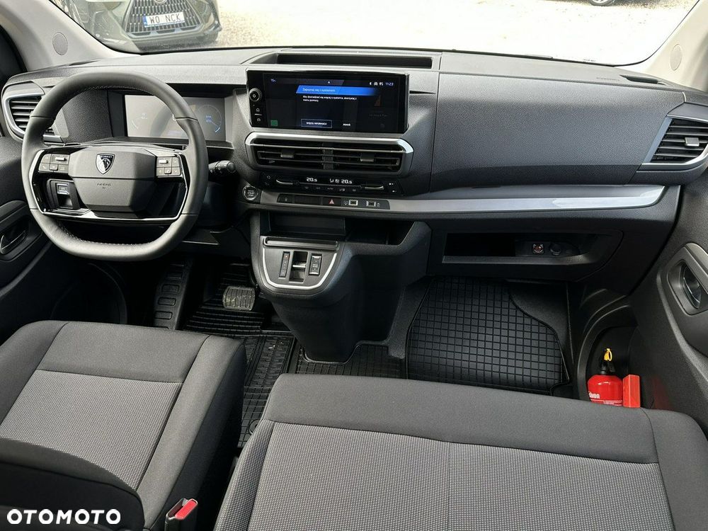 Peugeot Traveller - 25