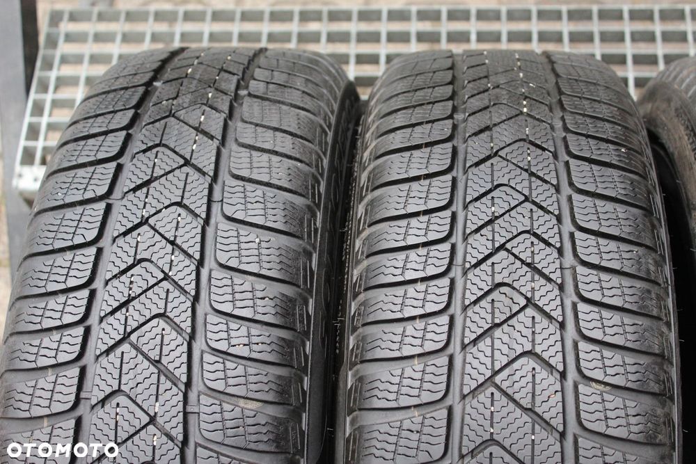 4x 225/45R19 PIRELLI WINTER SOTTOZERO 3  RSC 96V XL 20r 7mm - 2