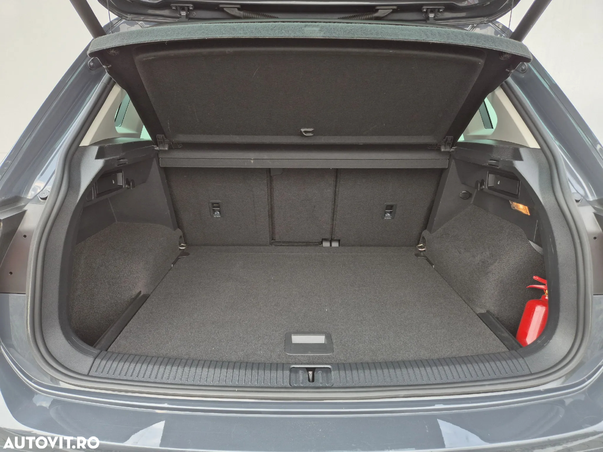 Volkswagen Tiguan - 32